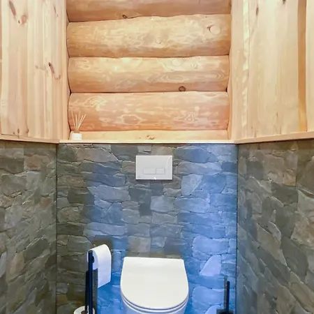 3 Bedroom Lovely In Holiday home